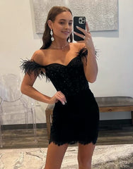 Bodycon Sweetheart Black Lace Short Homecoming Dresses with Feather