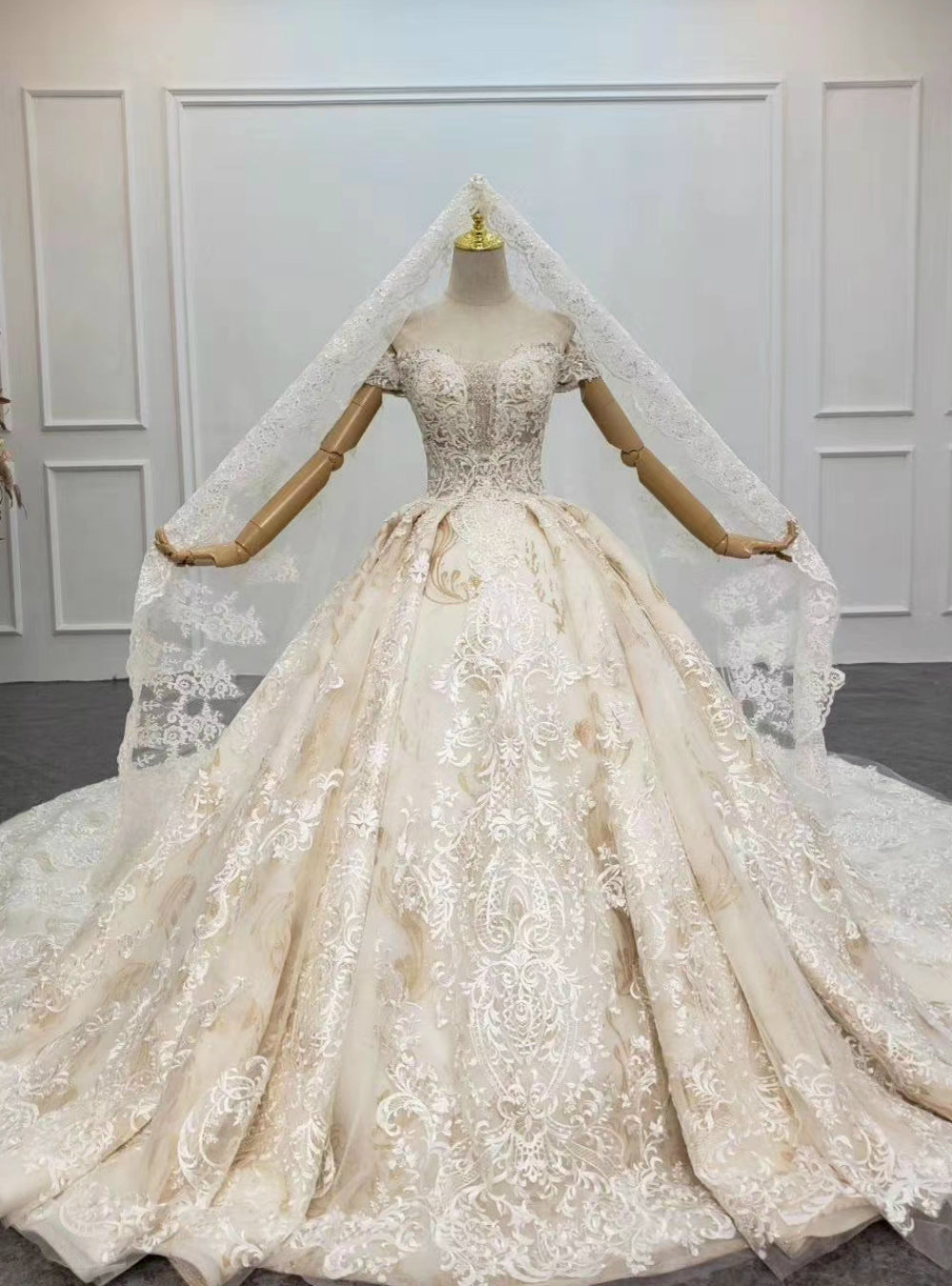 Largest Luxury Champagne Ball Gown Tulle Appliques Beading Off the Shoulder Wedding Dress