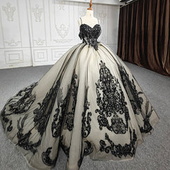 Quinceanera Dress Elegant Spaghetti Straps Embroidery Ball Gown Prom Dresses