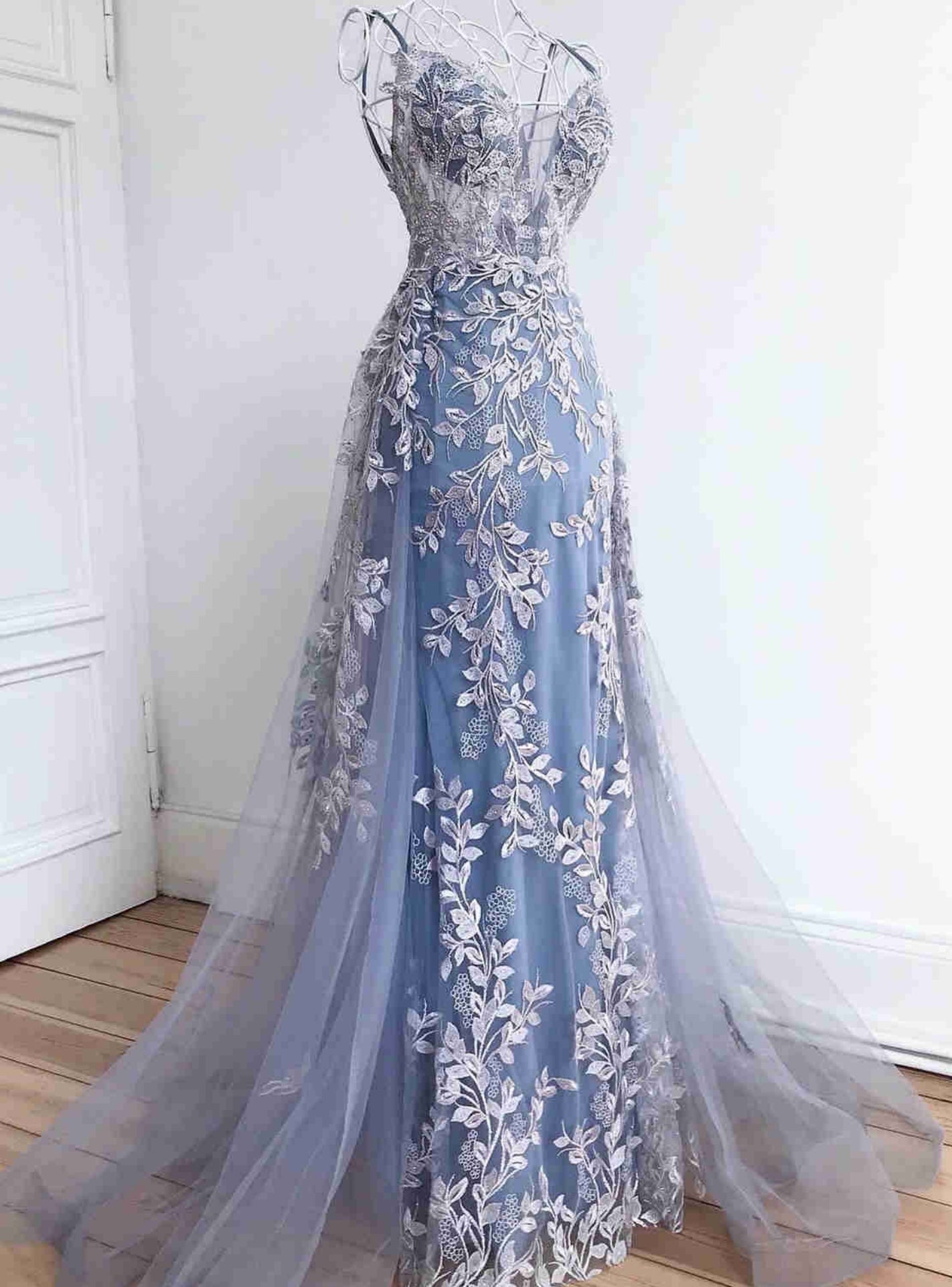 Sexy Blue Tulle Spaghetti Straps Appliques Prom Dress