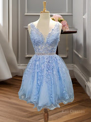 A-Line/Princess V-neck Short/Mini Tulle Homecoming Dresses With Appliques Lace