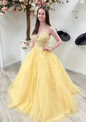 A Line Princess V Neck Sleeveless Sweep Train Tulle Prom Dress With Appliqued Beading Lace