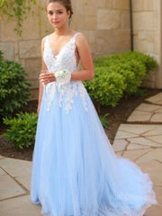 A-Line/Princess V-neck Sweep Train Tulle Prom Dresses With Appliques Lace