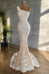 Elegant Long One Shoulder Appliques Lace Mermaid Wedding Dress