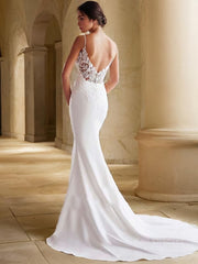 Trumpet/Mermaid Sweetheart Sweep Train Chiffon Wedding Dress with Appliques Lace